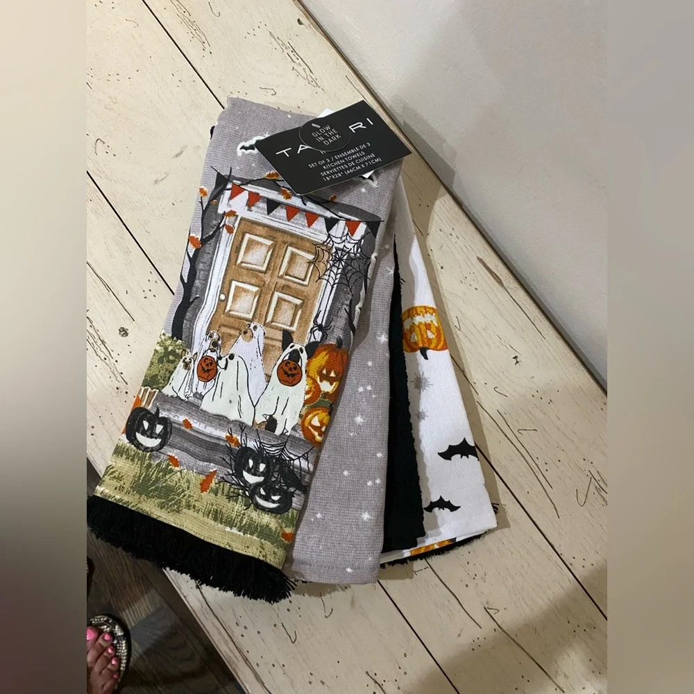 Tahari Home Halloween Glow in the Dark Kitchen Towels Trio - Brand New!